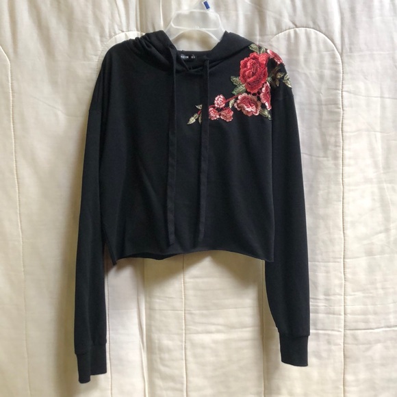SHEIN Tops - Long Sleeve Crop Top